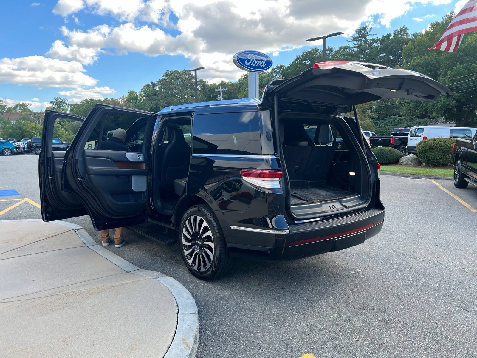 Used 2023 Lincoln Navigator Black Label AWD/4WD image 9