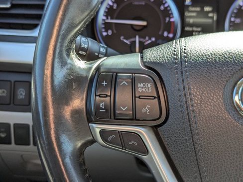 Used 2019 Toyota Highlander XLE FWD image 26