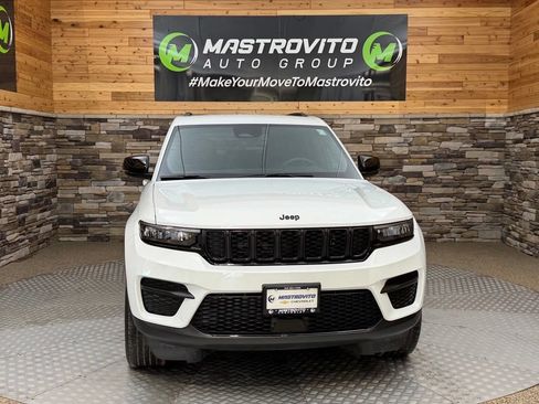 Used 2025 Jeep Grand Cherokee Altitude AWD/4WD image 4