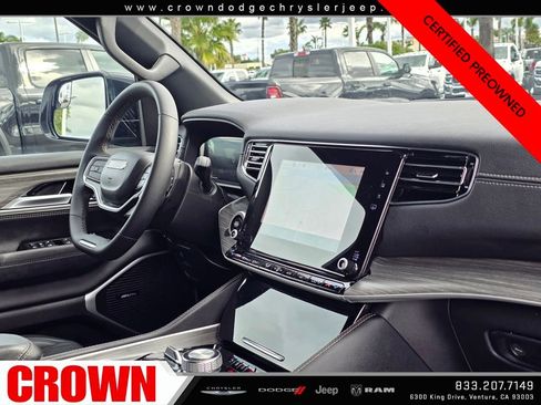 Certified 2024 Jeep Wagoneer L Series II w/ Flexible Seating Group image 14