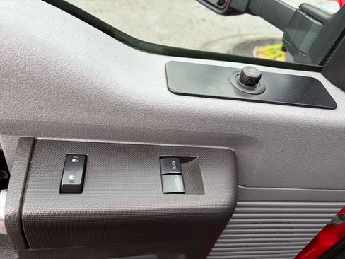 Used 2015 Ford F550 4x4 Regular Cab Super Duty image 37