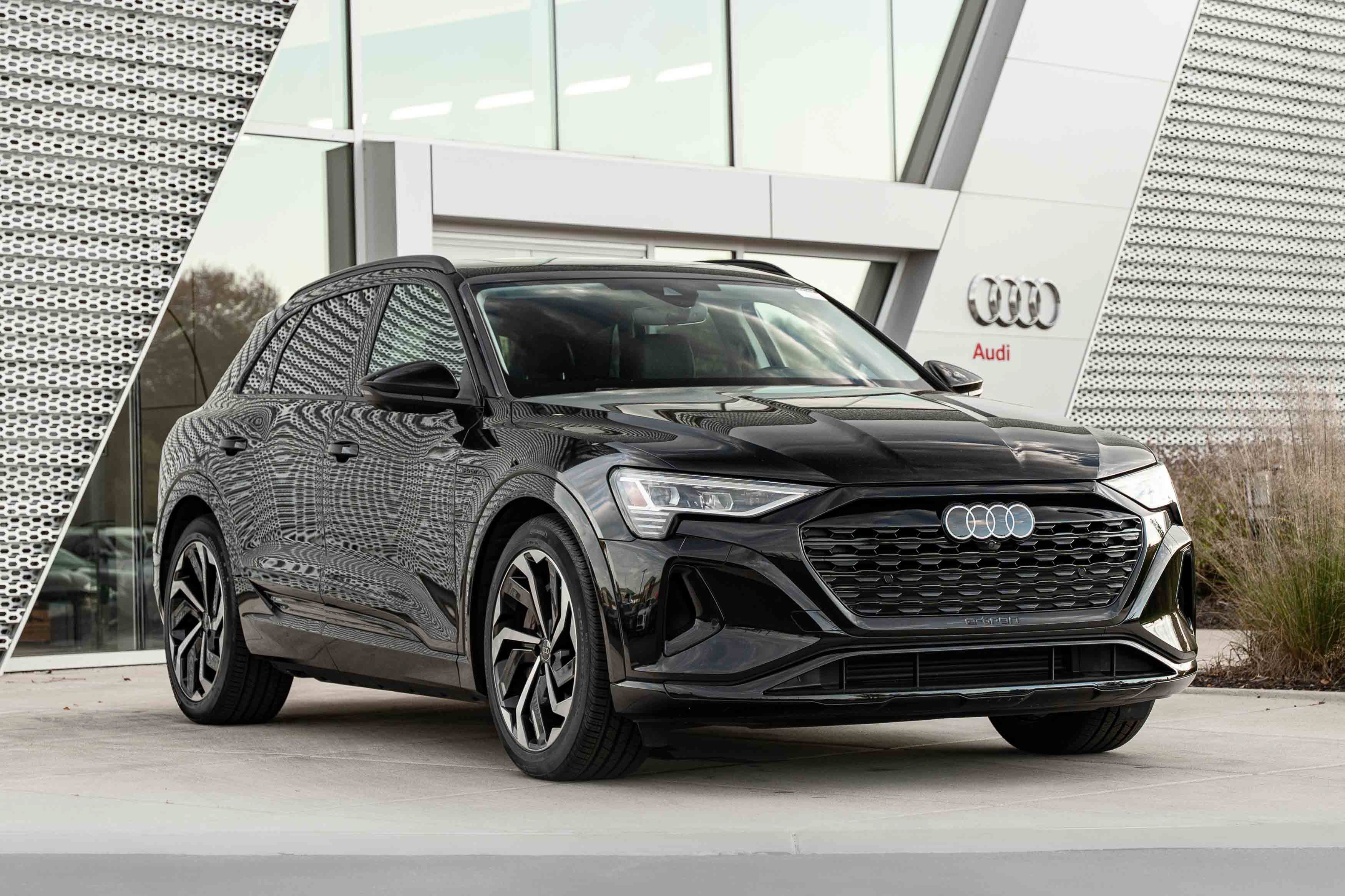 Certified 2024 Audi Q8 e-tron Premium Plus AWD/4WD image 1