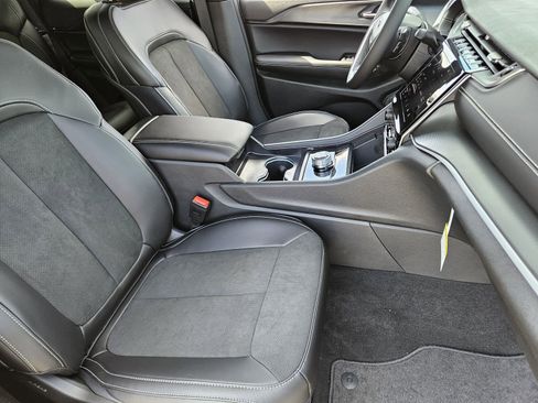 New 2025 Jeep Grand Cherokee Altitude image 14