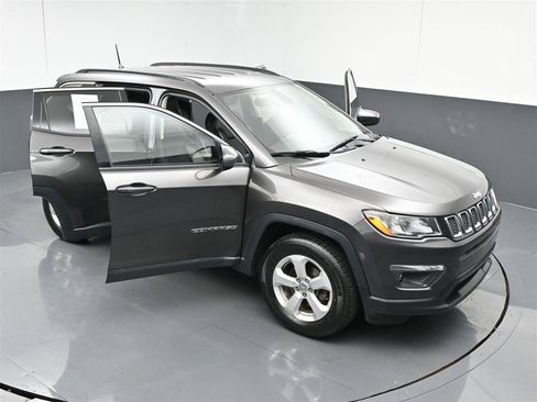 Used 2017 Jeep Compass Latitude w/ Safe & Security Group AWD/4WD image 37