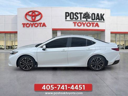 Used 2025 Toyota Camry XLE FWD image 4