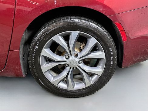 Used 2017 Chrysler Pacifica Limited w/ UConnect Theater Package FWD image 32