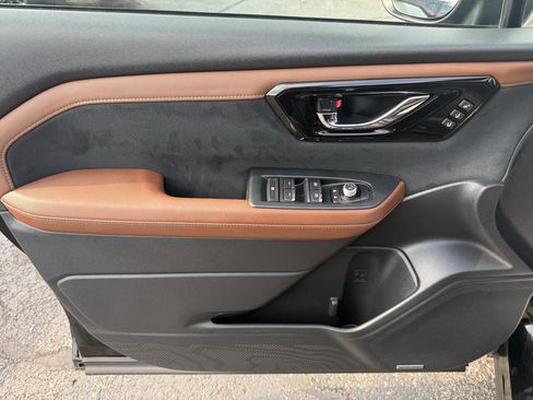 Used 2025 Subaru Forester Touring image 14