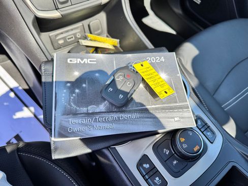 Used 2024 GMC Terrain Denali w/ Denali Premium Package AWD/4WD image 42