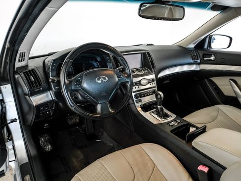 Used 2009 INFINITI G37 Convertible w/ Premium Pkg RWD image 2