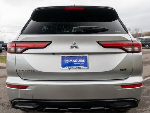 Used 2023 Mitsubishi Outlander AWD image 7