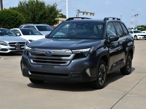 Used 2026 Subaru Forester Premium AWD/4WD image 2