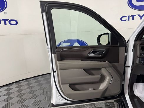 Used 2023 Chevrolet Suburban LT image 13