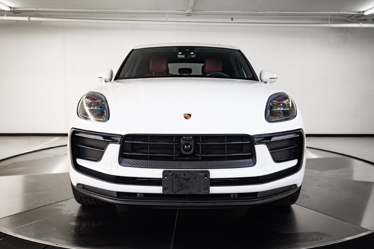 Certified 2024 Porsche Macan AWD/4WD image 10