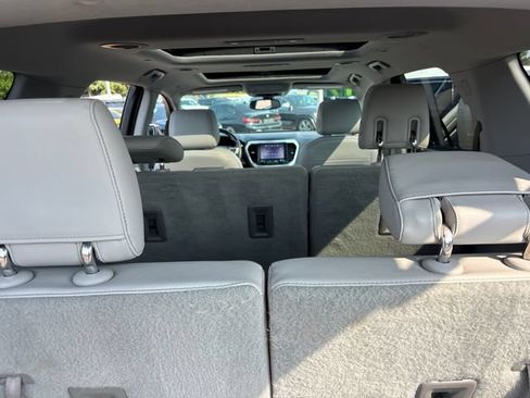 Used 2017 GMC Acadia SLT FWD image 36