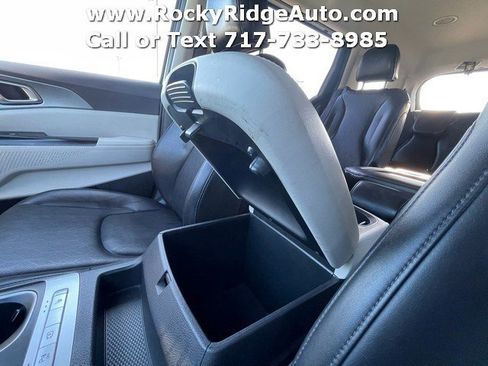 Used 2024 Kia Carnival LX image 10