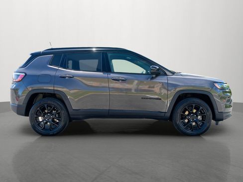 Used 2022 Jeep Compass Latitude w/ Convenience Group AWD/4WD image 8
