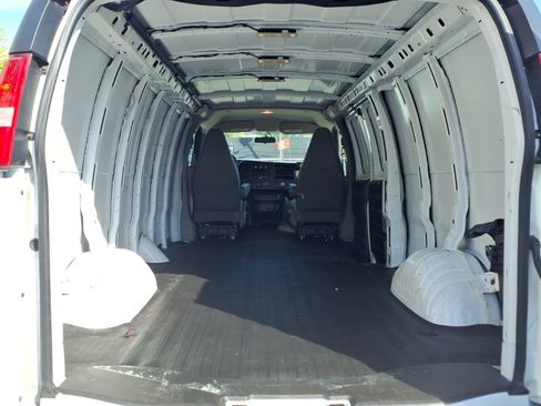Used 2018 Chevrolet Express 2500 Extended w/ Driver Convenience Package RWD image 13