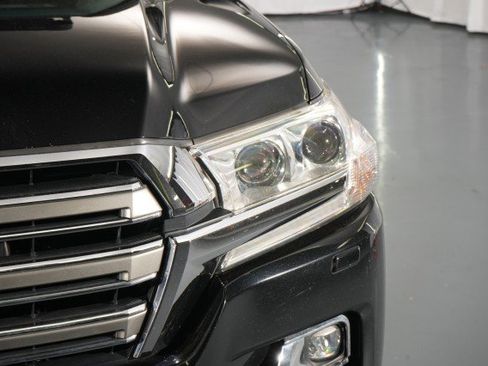 Used 2016 Toyota Land Cruiser AWD/4WD image 9