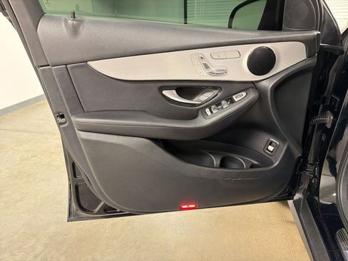 Used 2020 Mercedes-Benz GLC 300 image 12