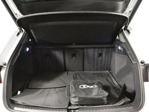 Used 2025 Audi Q4 e-tron Prestige w/ Black Optic Package image 23