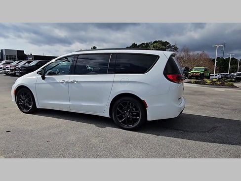 New 2026 Chrysler Pacifica Select w/ S Appearance Package image 29