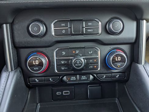 Used 2024 Chevrolet Tahoe Z71 w/ Luxury Package image 72