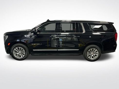 Used 2024 GMC Yukon XL Denali w/ Advanced Technology Package AWD/4WD image 2