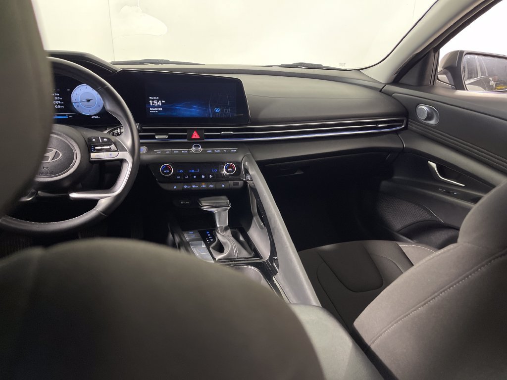 Certified 2025 Hyundai Elantra SEL FWD image 18