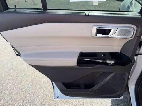 Used 2023 Ford Explorer Platinum w/ Technology Package image 25