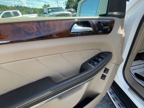 Used 2016 Mercedes-Benz GL 550 4MATIC image 13