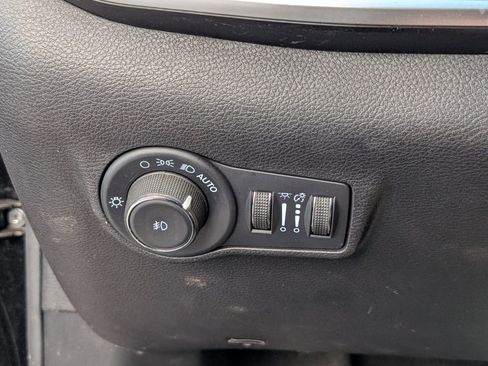 Used 2022 Jeep Compass Latitude w/ Convenience Group FWD image 28