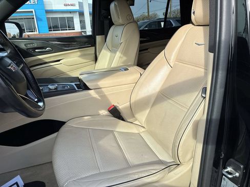 Used 2023 Cadillac Escalade Premium Luxury w/ Performance Package AWD/4WD image 11