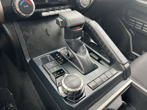 Used 2025 Toyota Tacoma TRD Sport AWD/4WD image 20