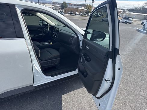 Used 2025 Nissan Pathfinder SL w/ Cargo Package image 24
