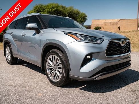 Used 2024 Toyota Highlander Platinum FWD image 10