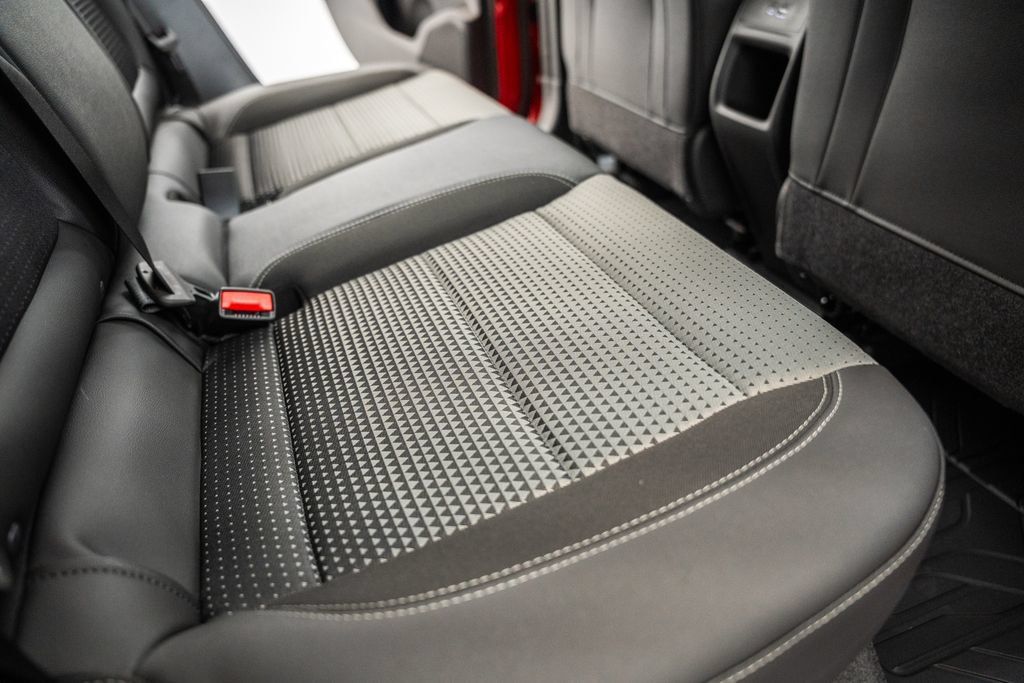 New 2026 Chevrolet Trax LT w/ Sunroof Package FWD image 32