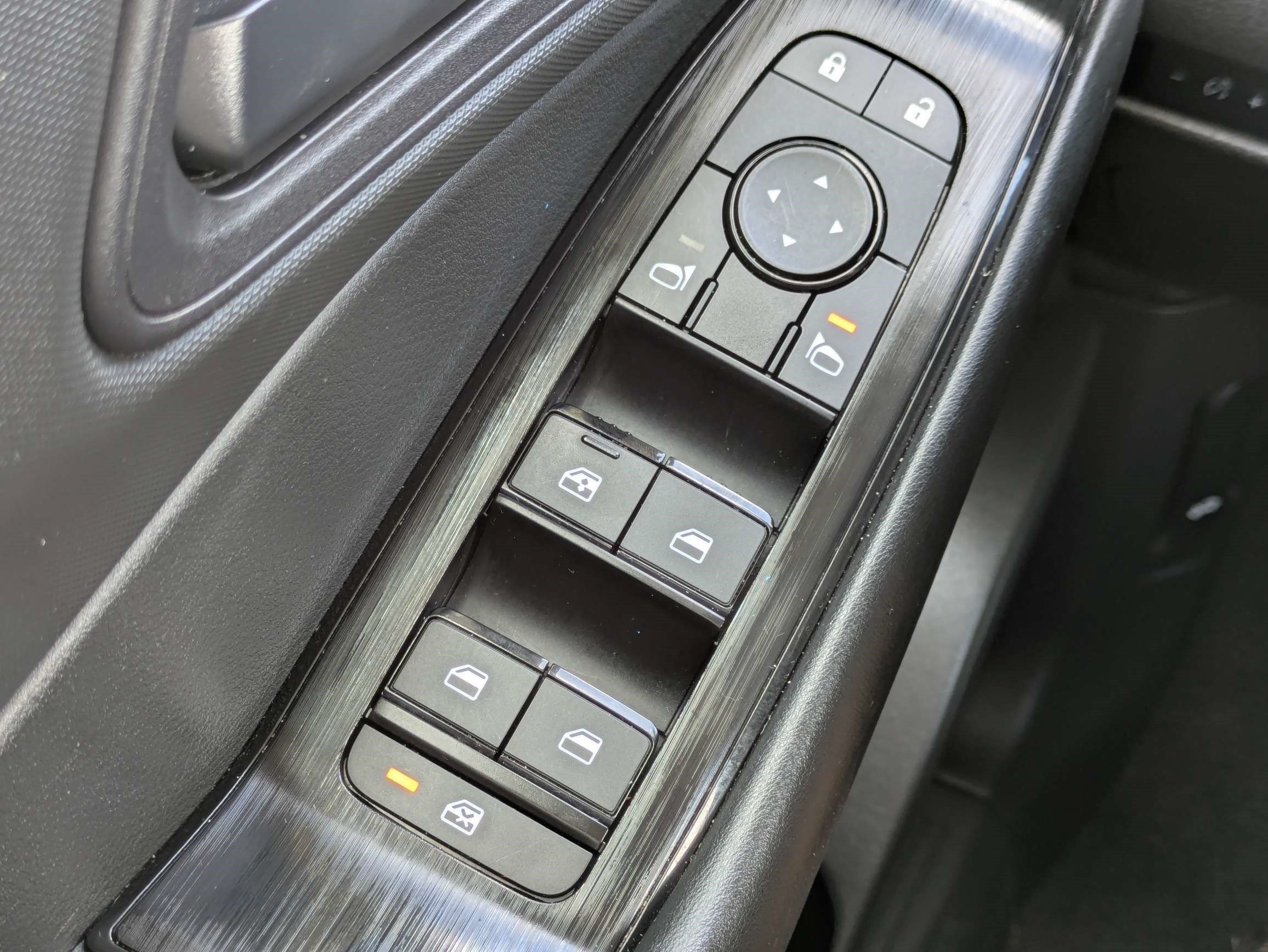 Used 2024 Nissan Rogue S FWD image 20