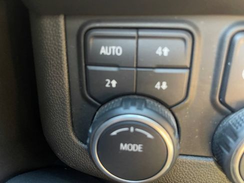 Used 2022 Chevrolet Suburban Z71 w/ Luxury Package AWD/4WD image 20
