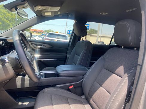 Used 2025 Chevrolet Traverse LT w/ Midnight/Sport Edition FWD image 6