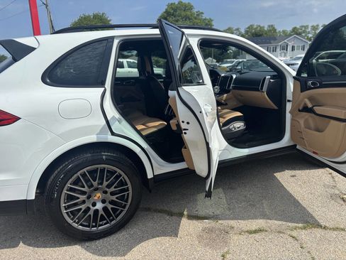 Used 2018 Porsche Cayenne Platinum Edition AWD/4WD image 12