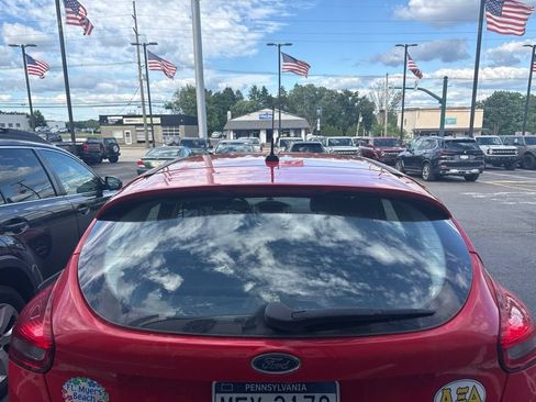 Used 2015 Ford Focus SE w/ Equipment Group 201A FWD image 6