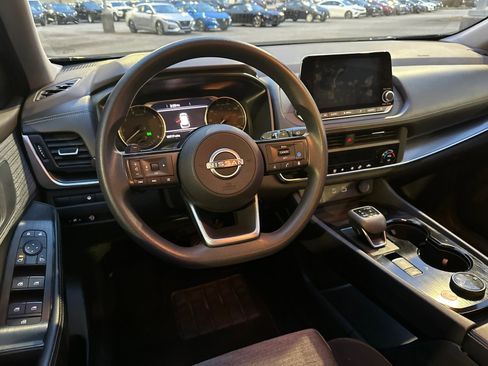 Used 2023 Nissan Rogue SV image 22