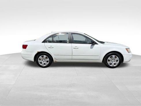 Used 2009 Hyundai Sonata GLS FWD image 2