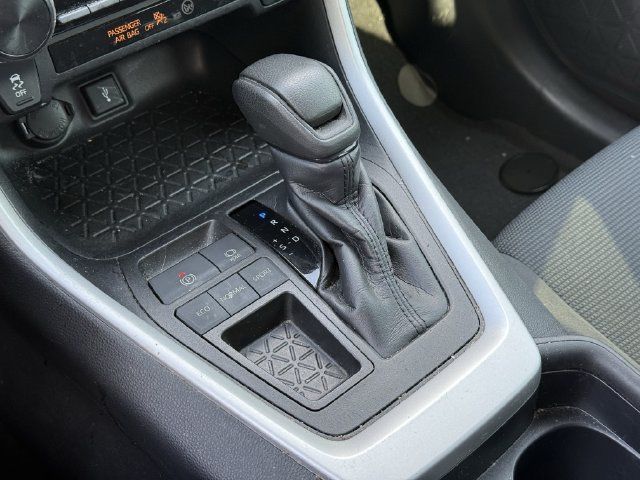 Used 2020 Toyota RAV4 LE FWD image 18