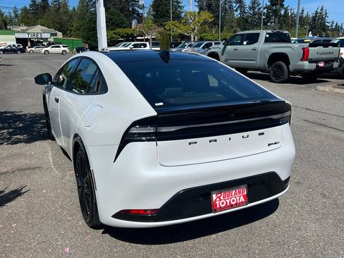 Certified 2026 Toyota Prius Plug-In Hybrid FWD image 9