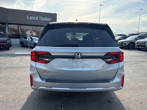 Used 2025 Honda Odyssey Elite image 5