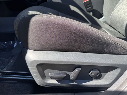 Used 2025 Nissan Rogue SV image 29