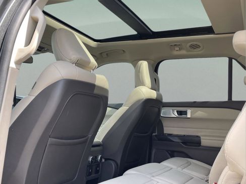 Used 2020 Ford Explorer Platinum w/ Premium Technology Package image 23