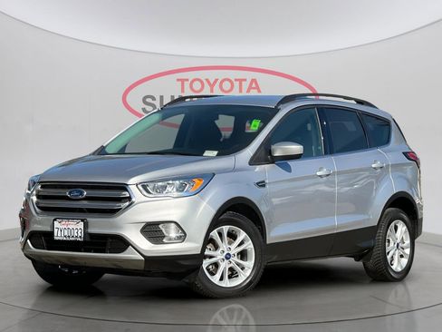 Used 2017 Ford Escape SE w/ Equipment Group 201A image 2