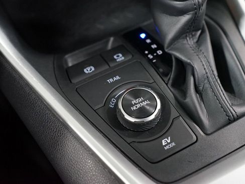 Certified 2025 Toyota RAV4 XLE image 22